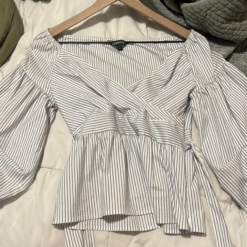 Dark blue and white top